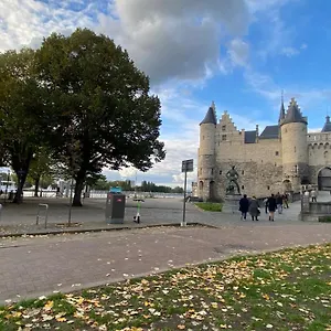 oneluxstay-at-antwerp-city-centre.hotelsghent.com/